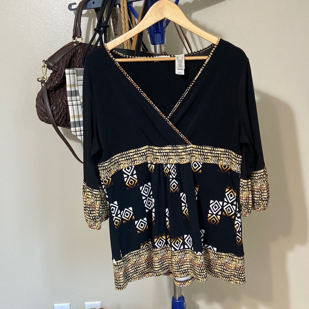 61. Liz Co. Boho/Aztec Top- ptp: 23” l: 28”